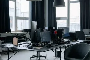 KOBİ İçin Dijital Operasyon: ERP, CRM ve İş Yazılımları Seçim Rehberi kapak görseli