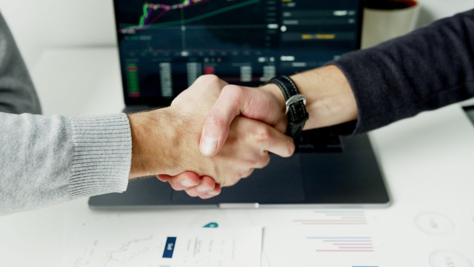 trade agreement handshake