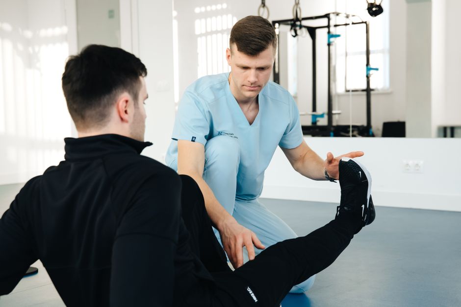 physiotherapist exercise